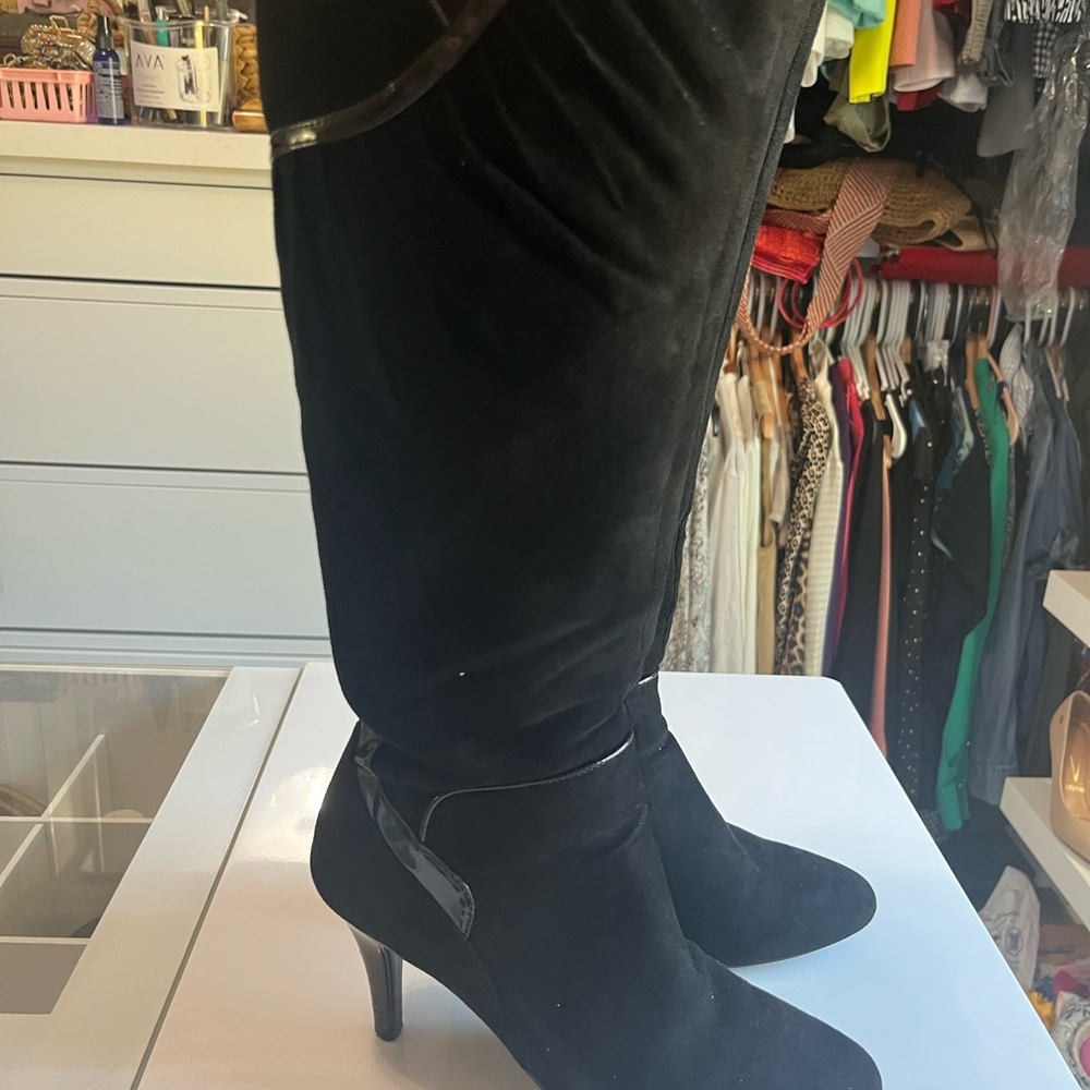 Elegant Black Knee-High Women's Boots